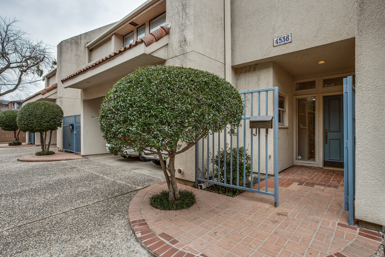 4536 Glenwick Ln, Dallas, TX 75205 Condo for Rent in Dallas, TX