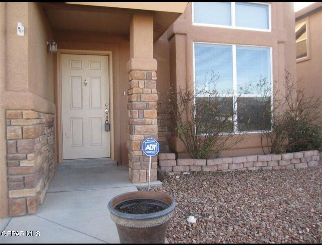 Foto del edificio - 14248 Firewood Dr