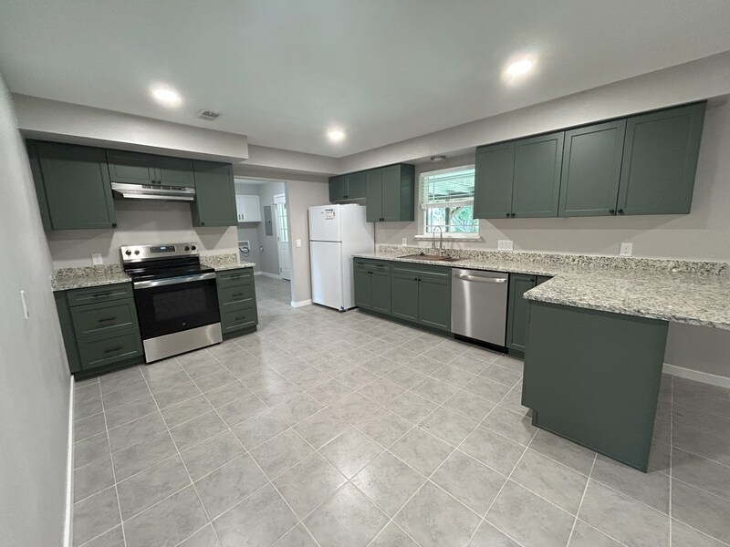 Primary Photo - 210 Sanders Ave