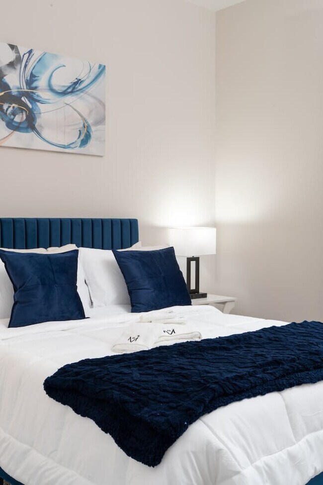 Building Photo - 3723 S Giles Ave