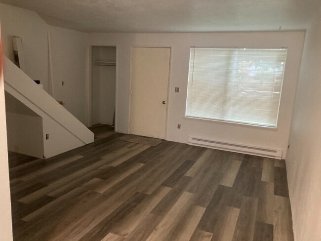 Building Photo - 1046 Birchwood Dr