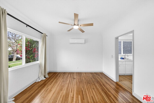 Foto del edificio - 1050 S Hayworth Ave