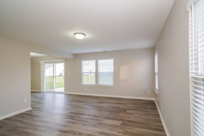 Building Photo - 8024 Bach Dr