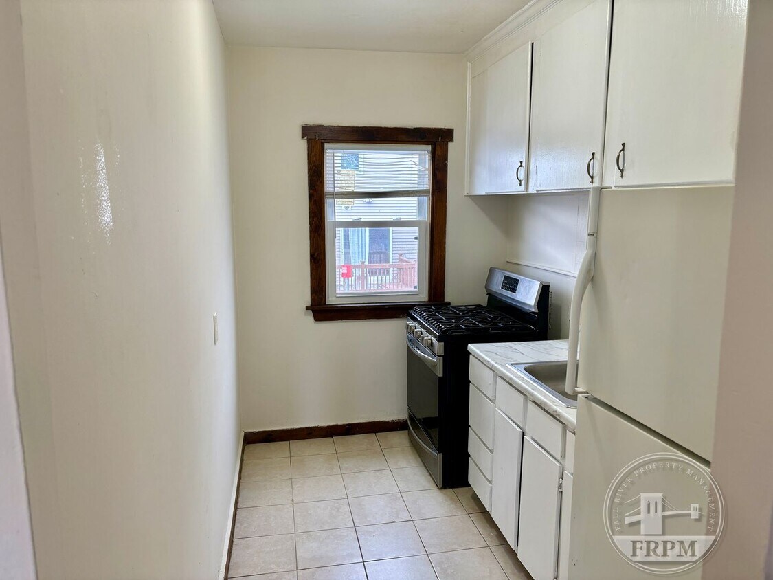 Primary Photo - 118 Seabury St