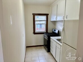 Building Photo - 118 Seabury St