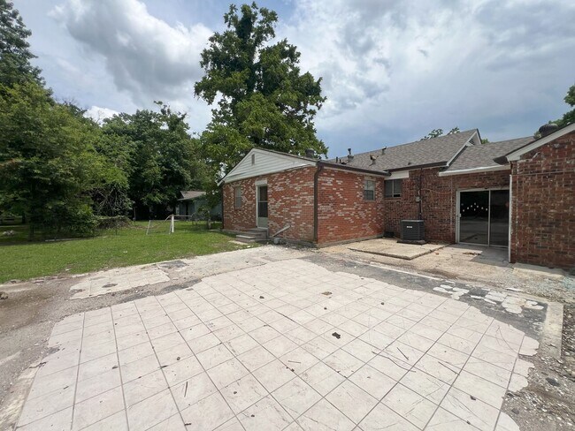 Foto del edificio - 4 bedroom, 2 bathroom home located in Bato...