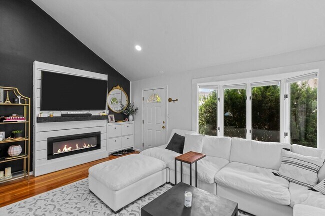 Building Photo - 48 Dexter Rd