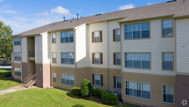 Foto del edificio - Retreat at Valencia Apartment Homes