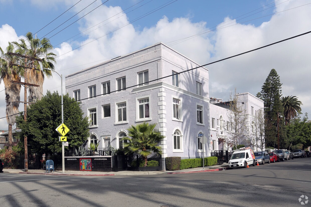 Primary Photo - Senderos Apartments