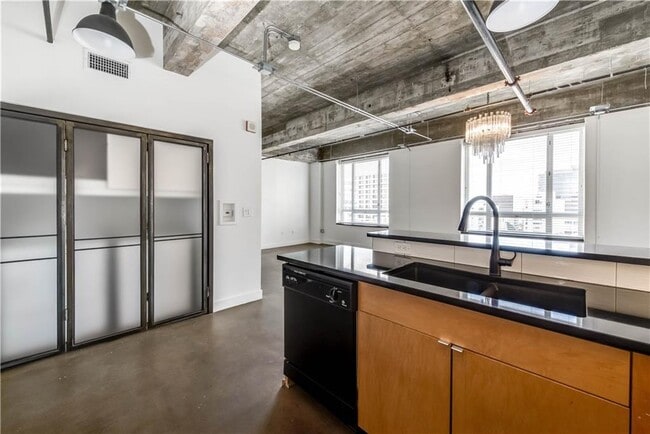 Building Photo - 710 Colorado St