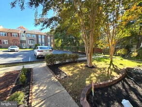 Building Photo - 2495 Vineyard Ln