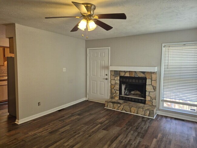 Foto del edificio - 6439 Green Meadow Rd