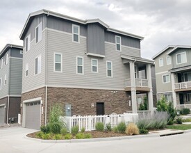 Building Photo - 2368 S Troy Ct