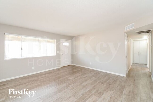 Foto del edificio - 4419 W Turquoise Ave