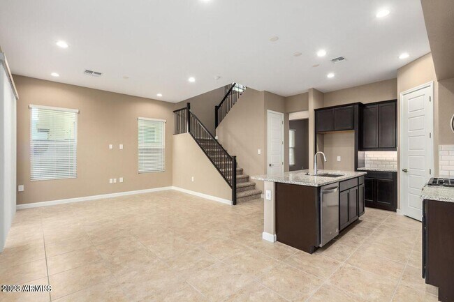 Building Photo - 4863 E Village Dr
