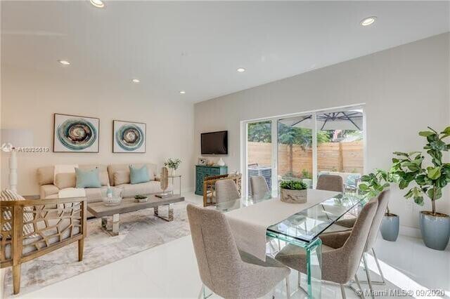 Foto principal - 696 NE 43rd St