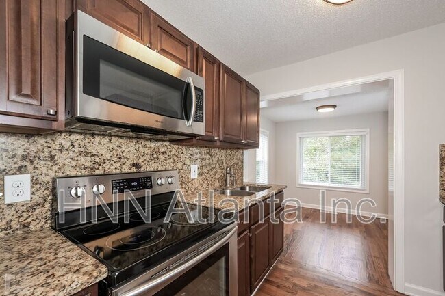 Building Photo - 1235 Beechview Dr SE