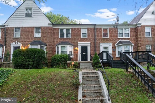 Building Photo - 6008 Northwood Dr