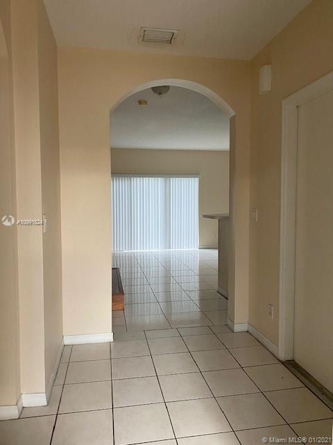 Building Photo - 2855 SW 127th Ave