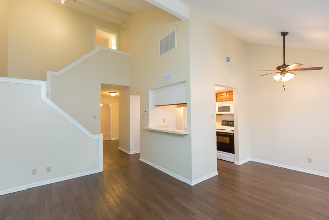 Building Photo - Tucker Property Management Townhomes
