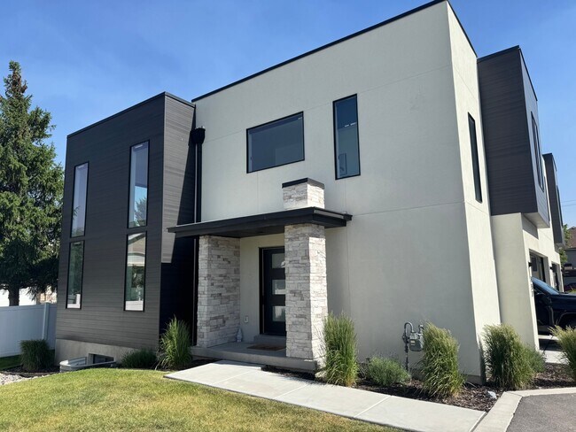 Building Photo - 457 Greenwood Ave