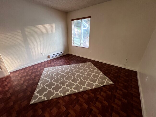 Foto del edificio - 423 Gregory Ln