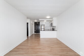 1BR, 1BA - 583SF - Living Room - 36 River Road East