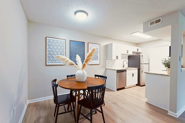 Foto del edificio - The Retreat at Concord Apartments