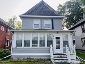 Building Photo - 722 N Main St