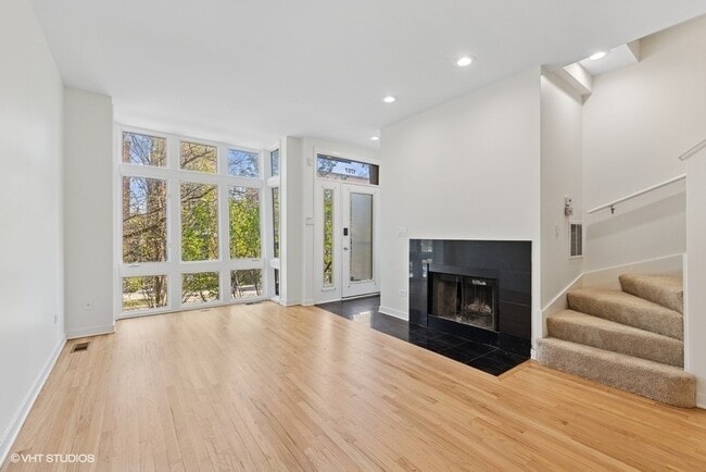Building Photo - 1707 W Diversey Pkwy