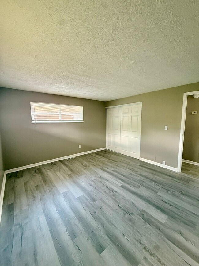 Foto del edificio - Move-In Ready 2BR with Stunning Granite + Fenced Backyard