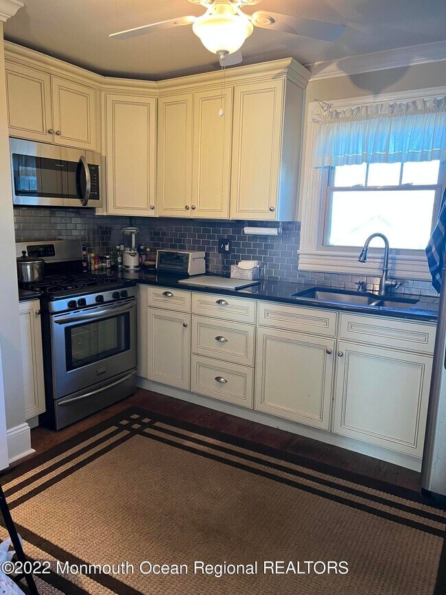 Building Photo - 71 Wallace St