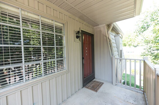 Foto del edificio - 3812 Country Club Rd