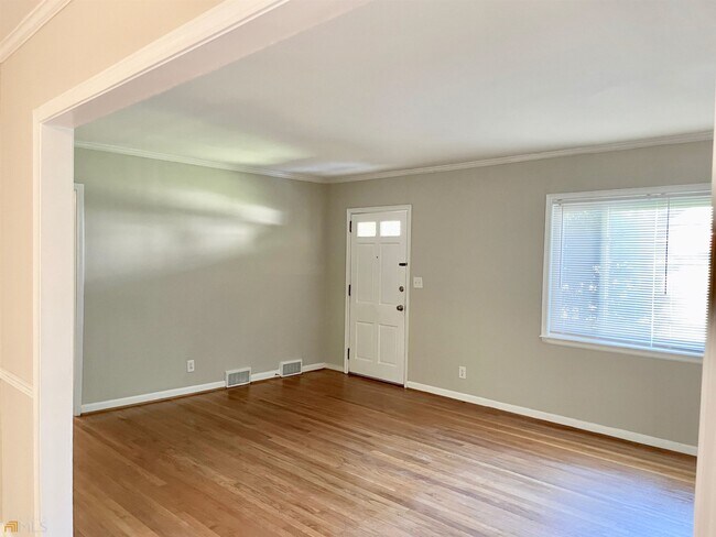 Foto del edificio - 1649 Adelia Pl NE