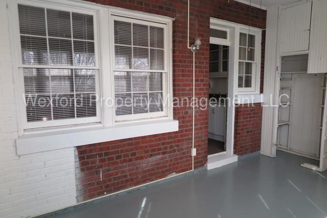 Foto del edificio - 711 Hamlin St NE