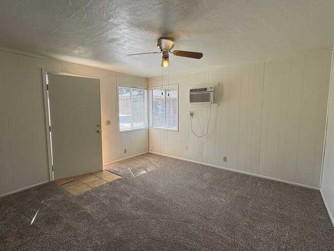 Foto del edificio - One Bedroom Apartment In Garden Acres Area