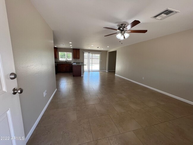 Building Photo - 4043 E Ludlow Dr