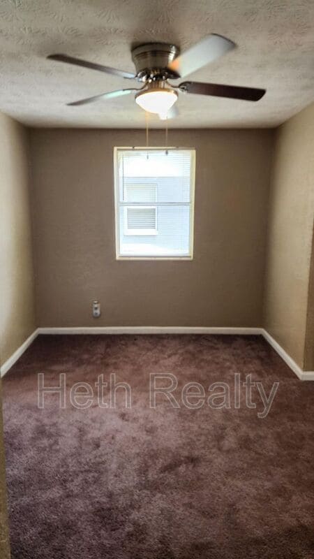 Foto del edificio - 1177 W 26th St