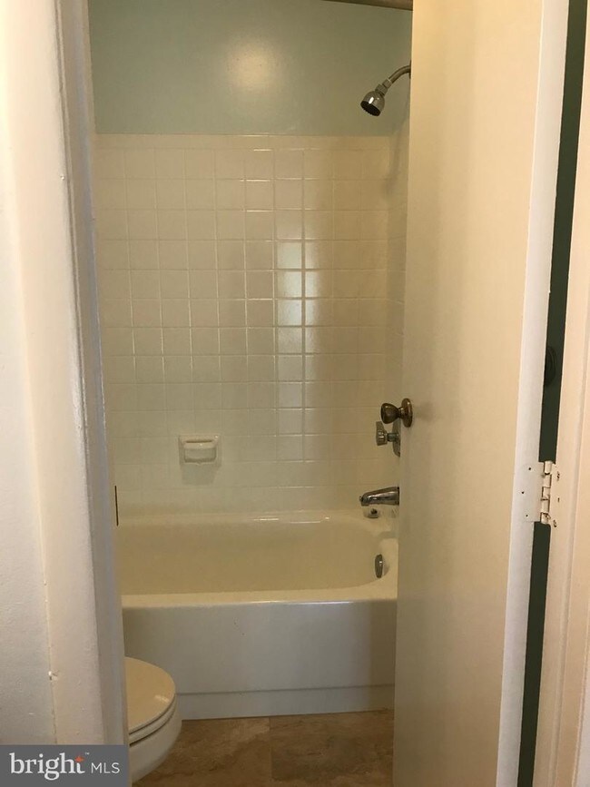 Foto del edificio - 5809 Royal Ridge Dr