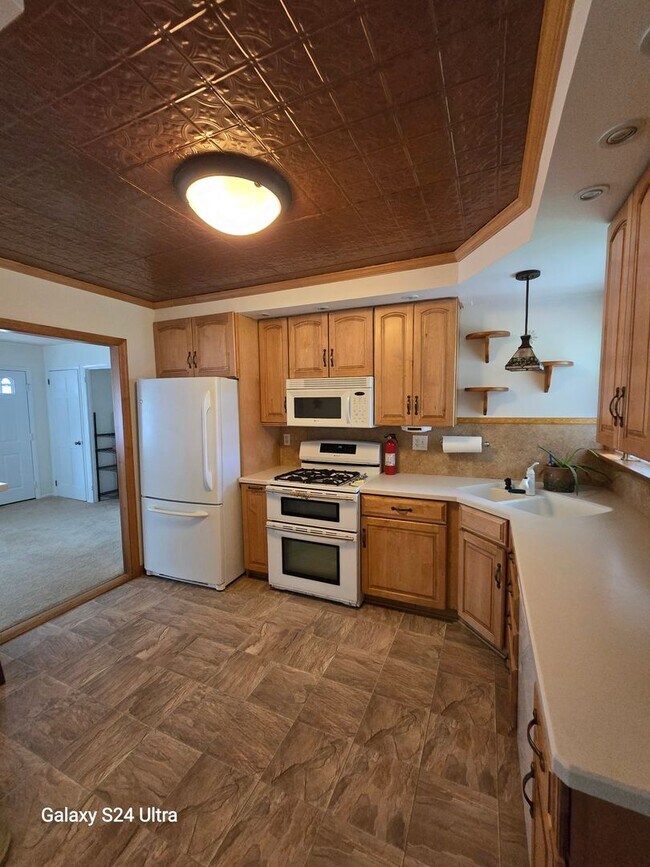 Foto del edificio - Spacious three bedroom available now!