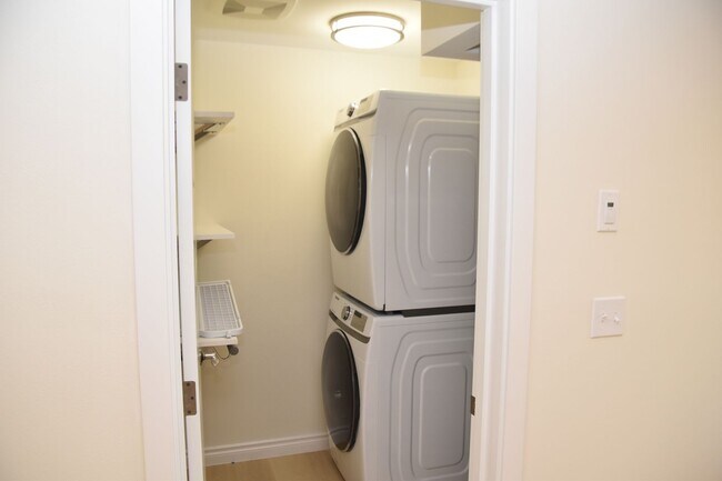 Foto del edificio - 5724 Hillcrest Dr SW