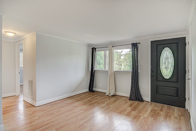 Foto del edificio - 8603 Haw River Rd