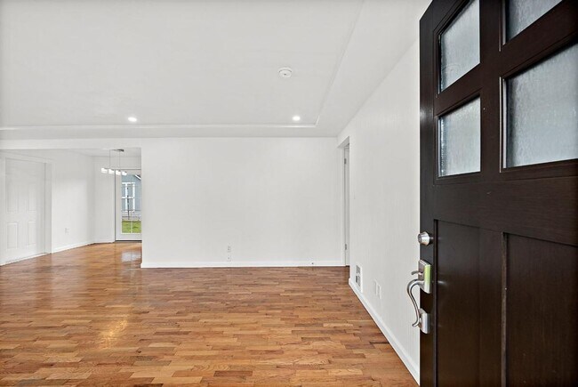 Foto del edificio - Spacious 3-Bedroom Retreat in Tacoma’s Qui...