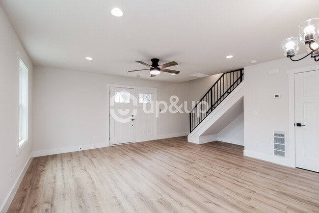 Building Photo - Fantastic 2bd/2ba home! Let yourself in!