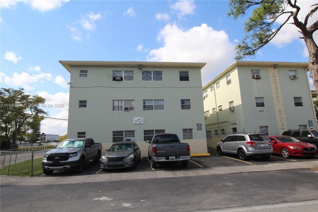 Foto del edificio - 14140 NW 24th Ct