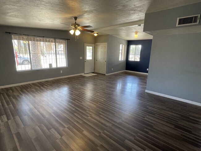 Building Photo - 1545 N Arcadia Ave