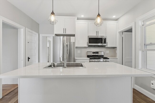 Building Photo - 454 Quarry St