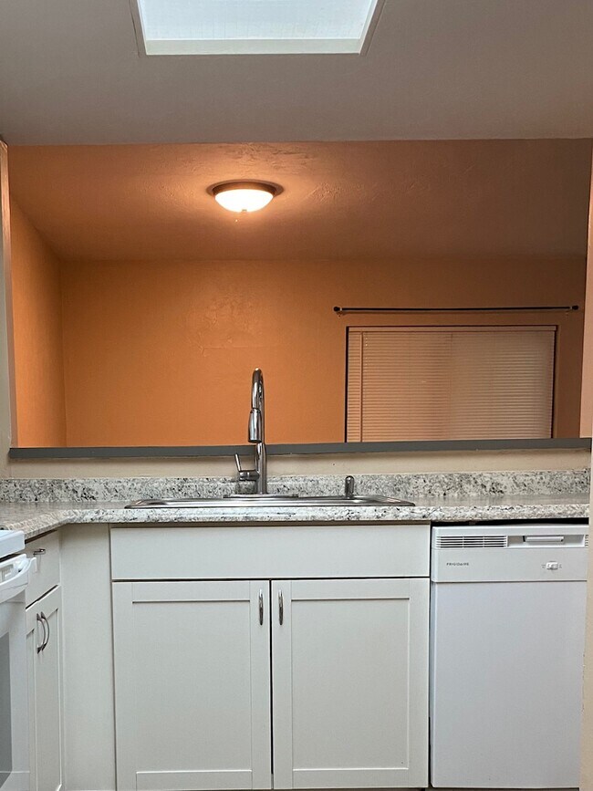 Building Photo - 407 SW 54th Dr