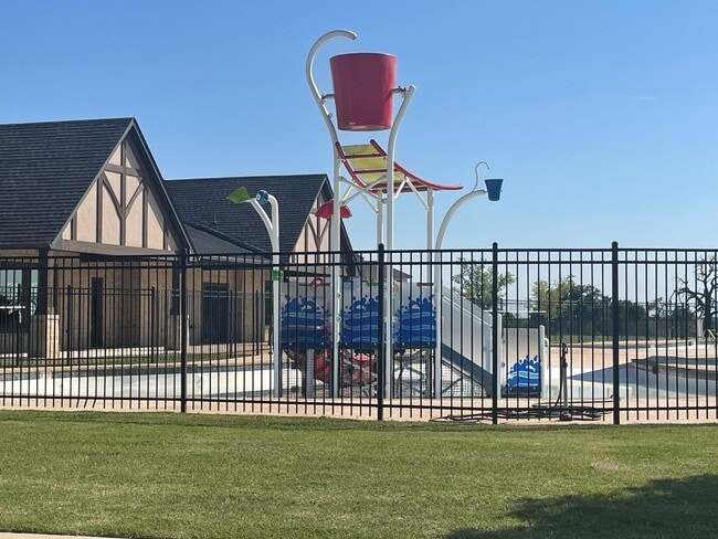 Building Photo - True 4 bedroom with luxury furnishings , convenient community amenities and storm shelter in Edmo...