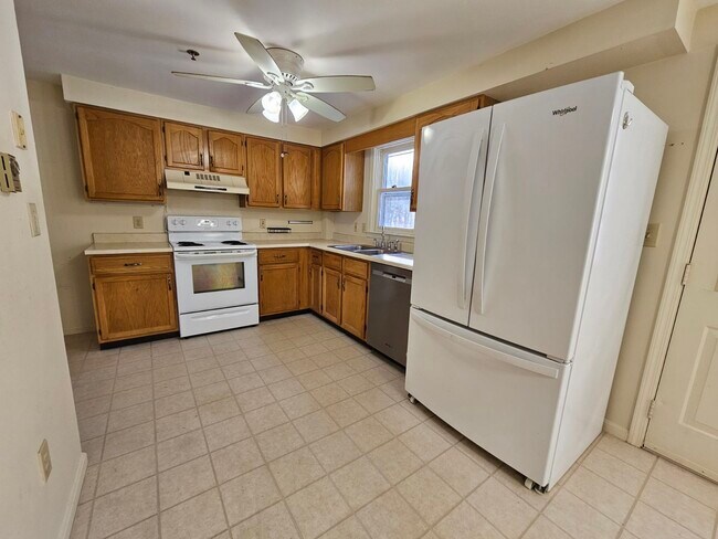 Foto del edificio - 27 Candlewood Ln